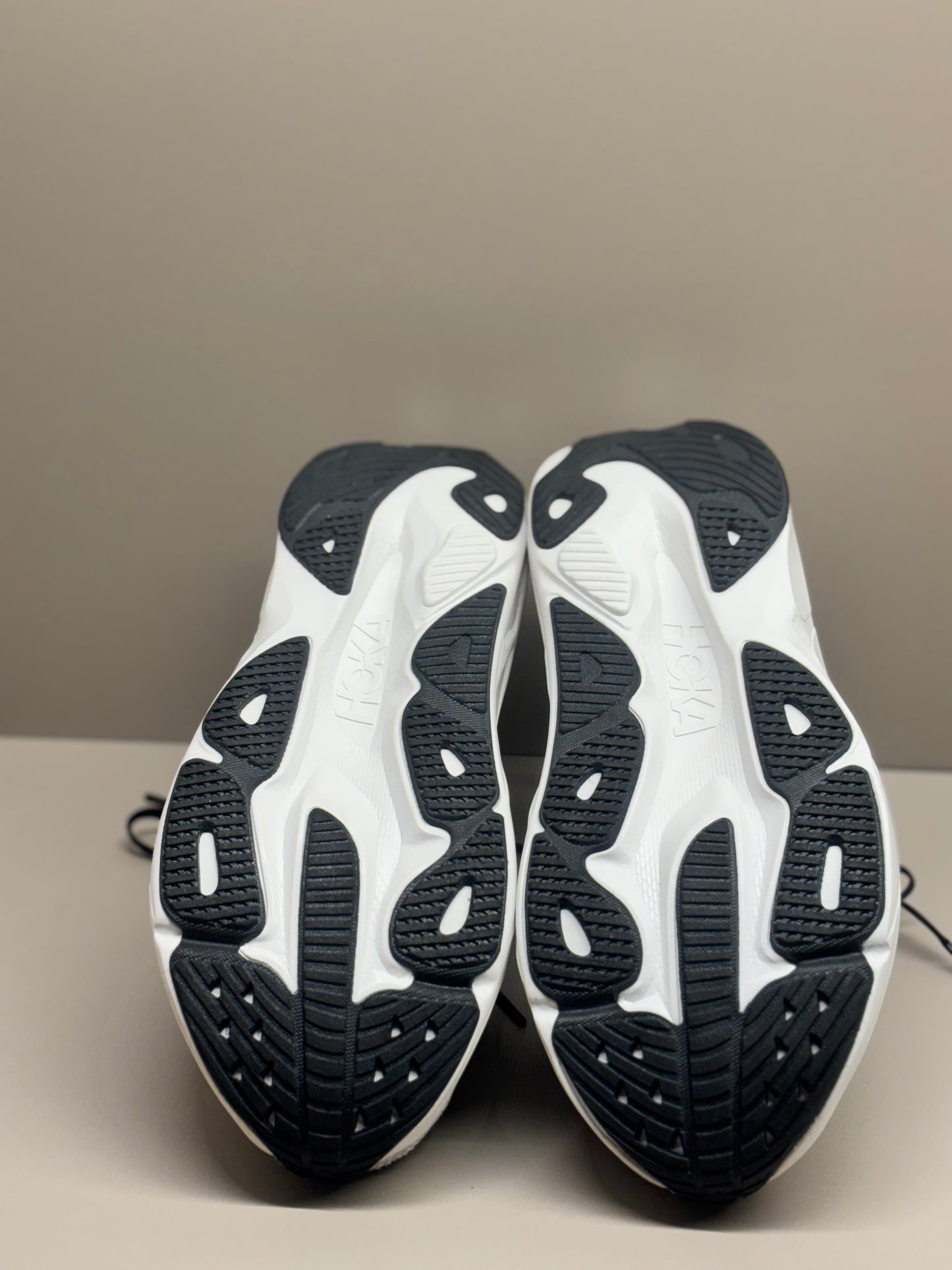 Hoka Skyflow Black and white