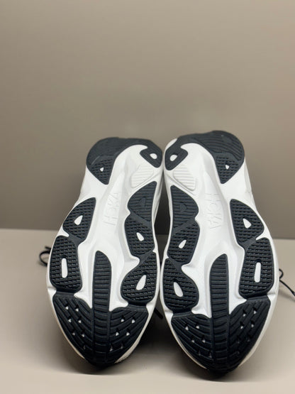 Hoka Skyflow Black and white