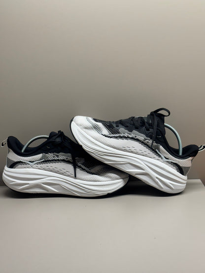 Hoka Skyflow Black and white